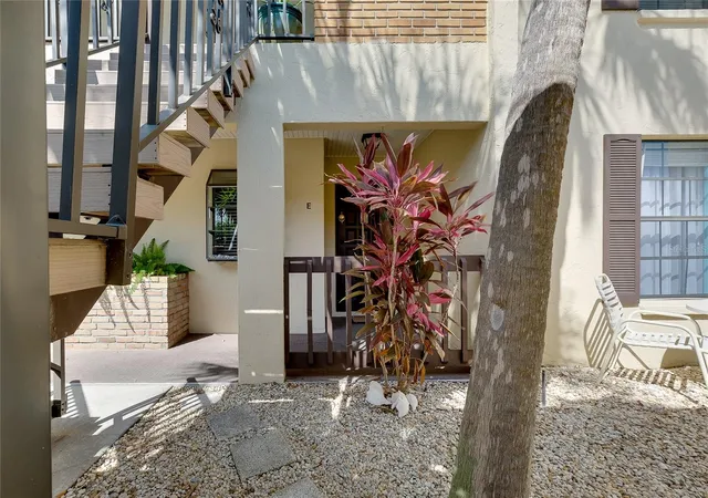 4th image of 360 Three Lakes Ln #E, Venice, FL 34285 | MLS# N6144982