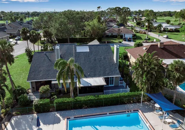 Homes for sale in Bradenton, FL | 3410 Avenida Madera, Bradenton, FL 34210 | Houzeo