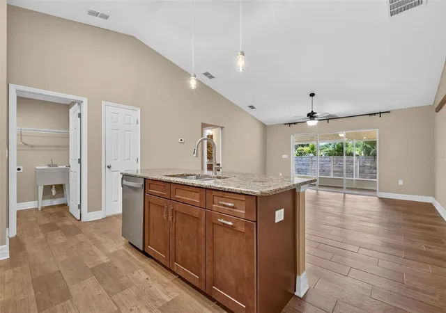 5th image of 74 N Oak Ave, Umatilla, FL 32784 | MLS# G5114898