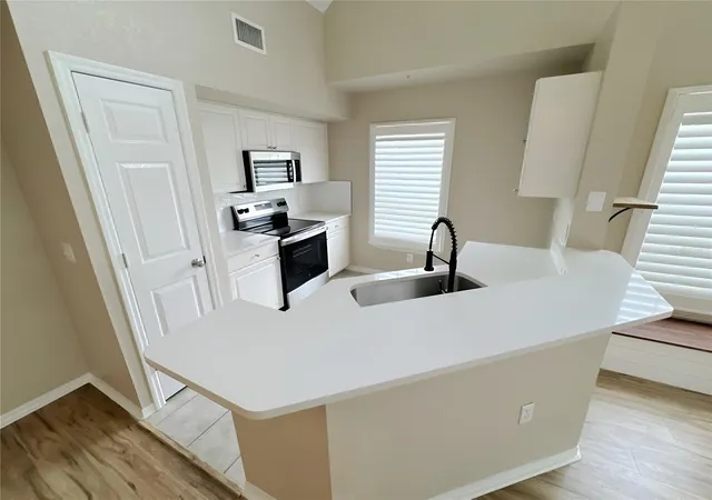Photo 2 of Condo for sale at 5531 Rosehill Rd #201, Sarasota, FL 34233 | MLS# C7528251 | Listing updated on 2026-09-01
