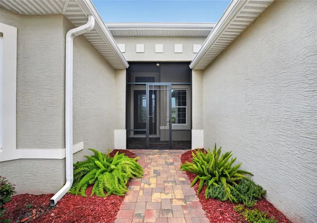 Photo 3 of Sale Pending at 10216 Julia Isles Ave, Oxford, FL 34484 | MLS# G5114901 | Listing updated on 2026-09-25