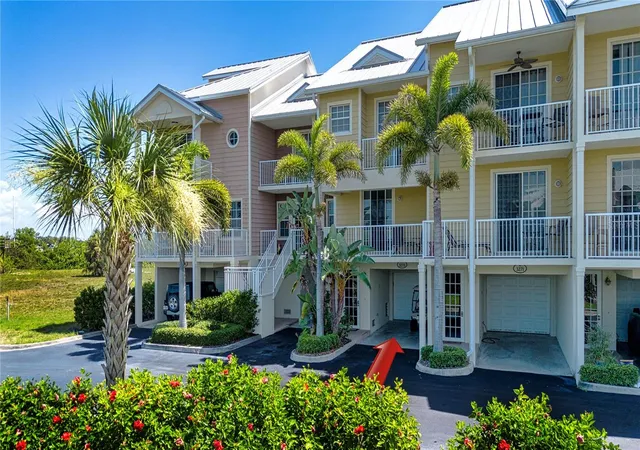 Photo 3 of Townhouse for sale at 3273 Mangrove Point Dr, Ruskin, FL 33570 | MLS# A4699639 | Listing updated on 2026-09-03