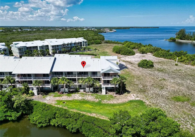 Photo 3 of Townhouse for sale at 3273 Mangrove Point Dr, Ruskin, FL 33570 | MLS# A4699639 | Listing updated on 2026-09-03