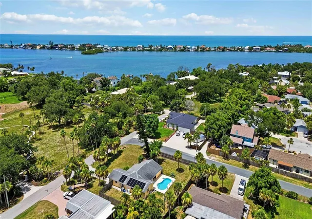 Photo 3 of Single family home for sale at 440 Lychee Rd, Nokomis, FL 34275 | MLS# N6144984 | Listing updated on 2026-10-04