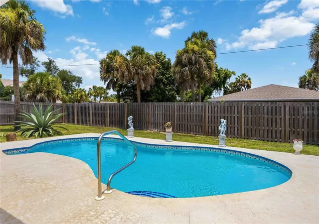 Photo 4 of Single family home for sale at 440 Lychee Rd, Nokomis, FL 34275 | MLS# N6144984 | Listing updated on 2026-10-04