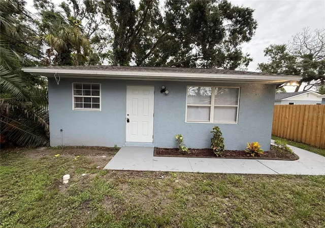 Listing Photo 4 - Condo for sale in building located at 427 40th Ave S, Saint Petersburg, FL 33705