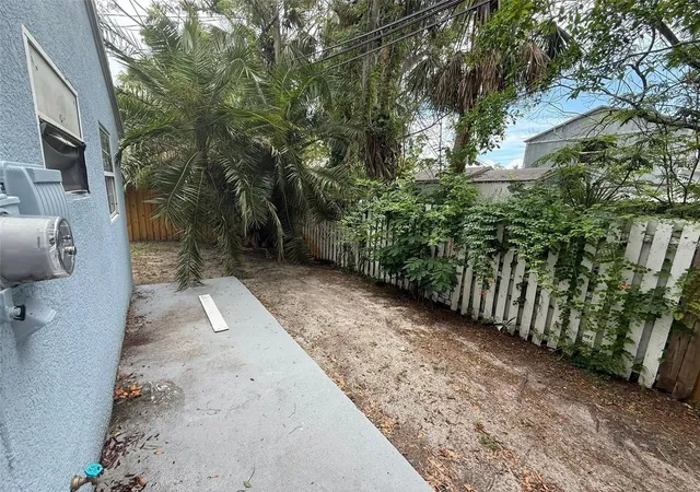 Listing Photo 2 - Condo for sale in building located at 427 40th Ave S, Saint Petersburg, FL 33705