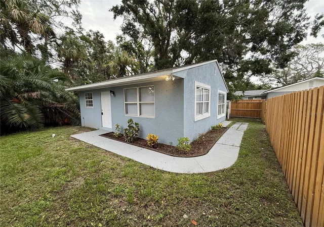 Photo 22 of Multi family home for sale at 427 40th Avenue S, Saint Petersburg, FL 33705 | MLS# TB8528017 | Listing updated on 2026-09-07