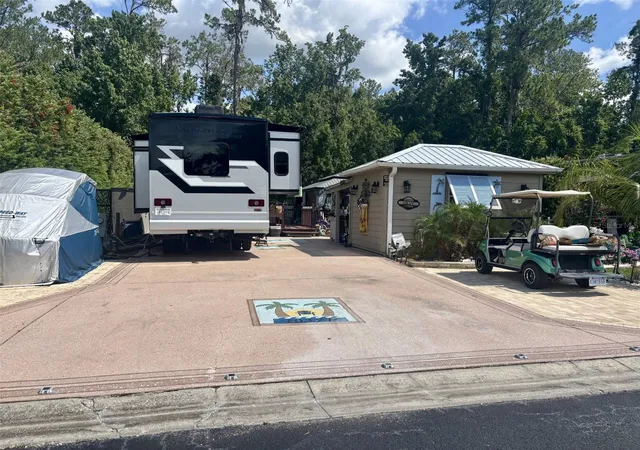 1st image of 10371 Ne 28th Loop, Silver Springs, FL 34488 | MLS# OM728243