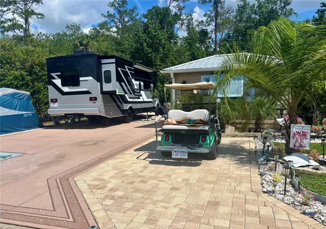 3rd image of 10371 Ne 28Th Loop, Silver Springs, FL 34488 | MLS# OM728243
