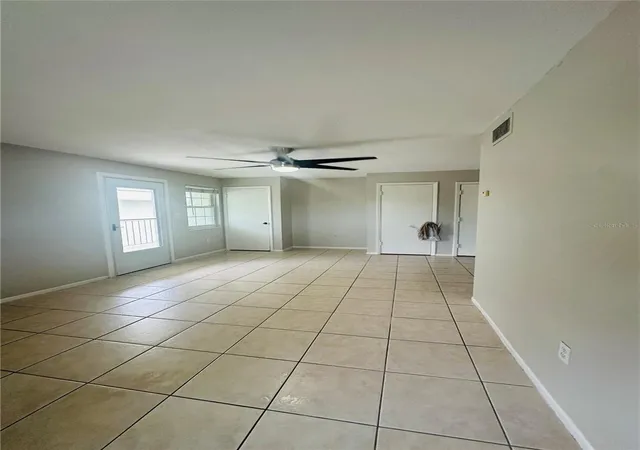 Photo 4 of Condo for sale at 525 Conway Rd #108, Orlando, FL 32807 | MLS# O6424136 | Listing updated on 2026-08-03