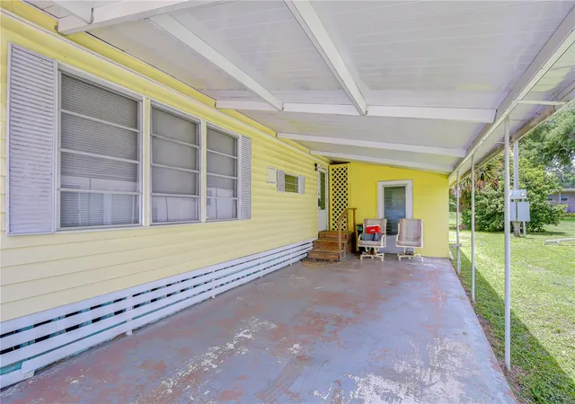 Photo 3 of Manufactured home for sale at 37344 Hammond Dr, Zephyrhills, FL 33541 | MLS# TB8528049 | Listing updated on 2026-07-13