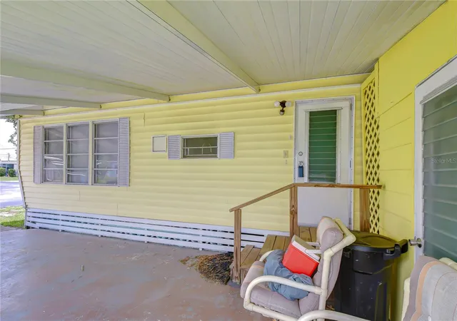 Photo 3 of Manufactured home for sale at 37344 Hammond Dr, Zephyrhills, FL 33541 | MLS# TB8528049 | Listing updated on 2026-07-13