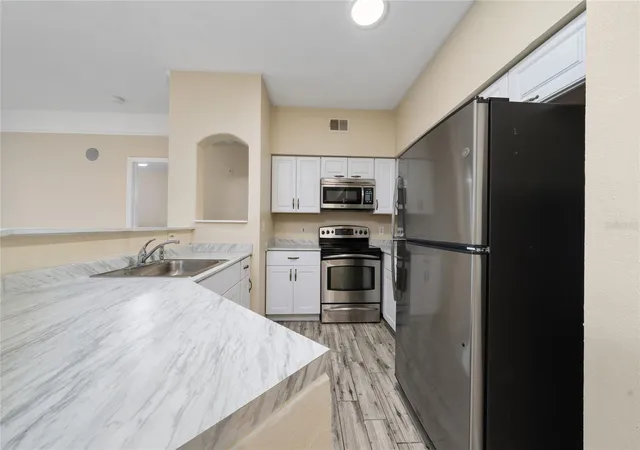 Listing Photo 4 - Condo for sale in building located at 3280 Soho St, Orlando, FL 32835 - Unit #201