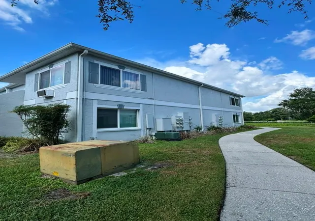 2nd image of 4140 Dolphin Dr, Tampa, FL 33617 | MLS# S5153499