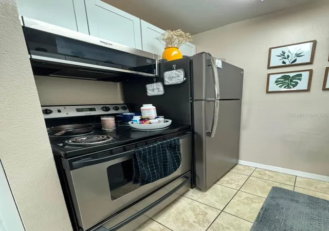 4th image of 4140 Dolphin Dr, TAMPA, FL 33617
