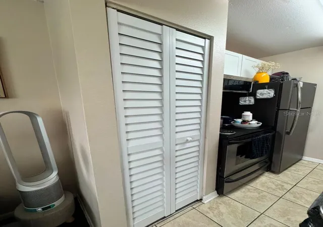 5th image of 4140 Dolphin Dr, TAMPA, FL 33617