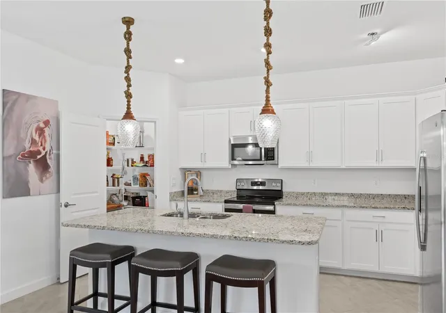 3rd image of 3390 Weston Manor Dr, Alva, FL 33920 | MLS# C7528262