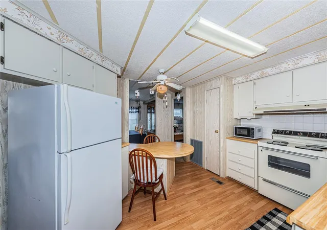 3rd image of 173 Hickory Gate Dr, Palm Harbor, FL 34684 | MLS# TB8528095
