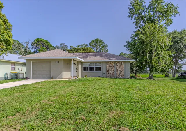 Single family home for sale at 7208 Honeysuckle Dr, SEBRING, FL 33876 | MLS# O6424182