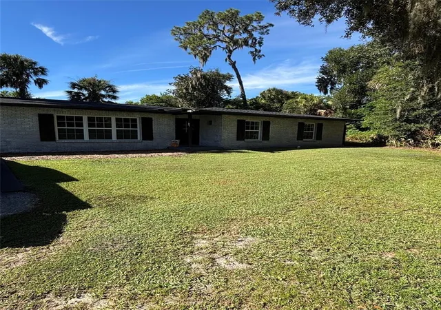 Photo 3 of Single family home for sale at 2911 Williams Rd, Plant City, FL 33565 | MLS# TB8528102 | Listing updated on 2026-09-28