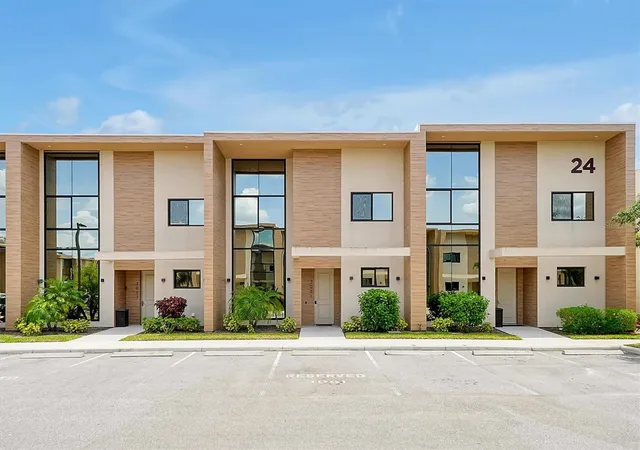 Photo 2 of Townhouse for sale at 3061 Rockefeller Way, Kissimmee, FL 34747 | MLS# O6424190 | Listing updated on 2026-10-04