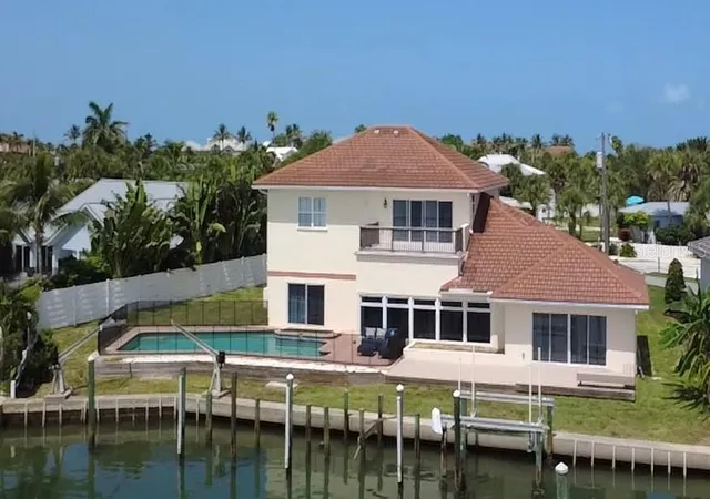 Photo 3 of Single family home for sale at 919 Key Way, Nokomis, FL 34275 | MLS# N6144988 | Listing updated on 2026-07-13