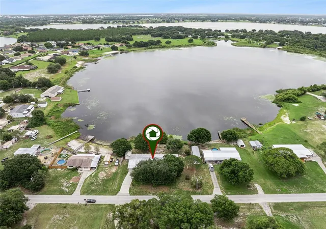 Photo 3 of Sale Pending at 126 Bermuda Ct, Winter Haven, FL 33880 | MLS# P4939281 | Listing updated on 2026-08-22