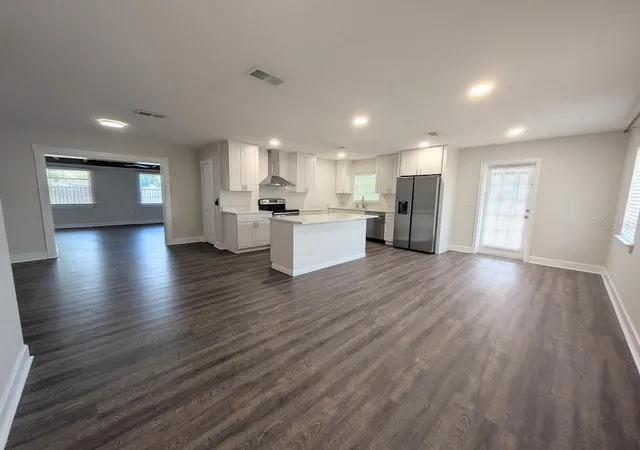 Photo 2 of Single family home for sale at 3902 W Paxton Ave, Tampa, FL 33611 | MLS# TB8528134 | Listing updated on 2026-10-08