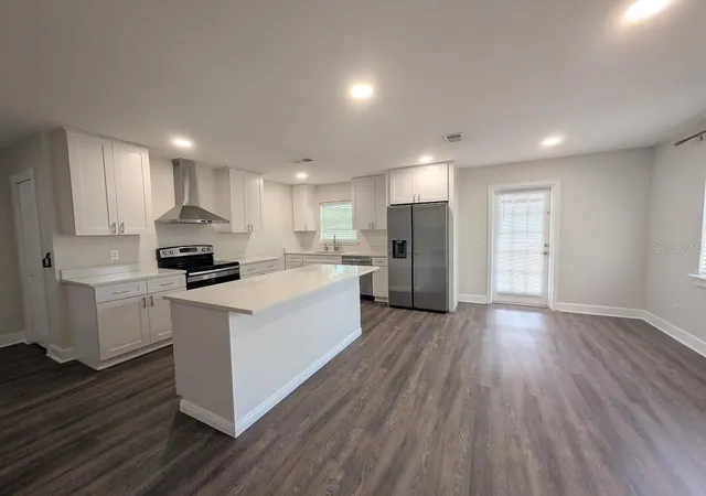Photo 3 of Single family home for sale at 3902 W Paxton Ave, Tampa, FL 33611 | MLS# TB8528134 | Listing updated on 2026-10-08