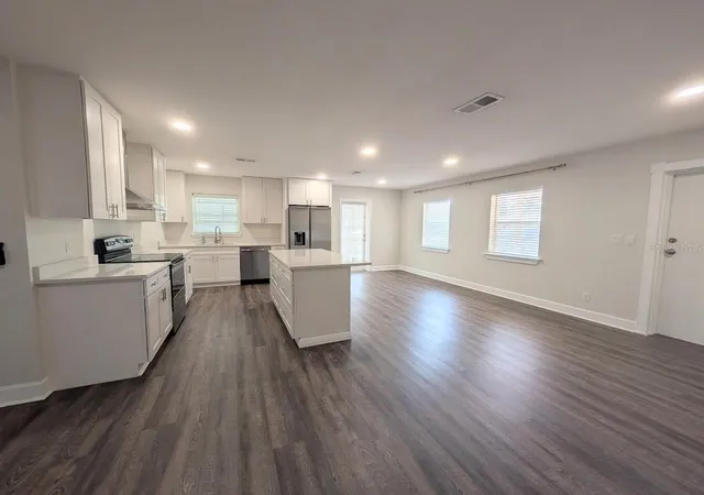 Photo 4 of Single family home for sale at 3902 W Paxton Ave, Tampa, FL 33611 | MLS# TB8528134 | Listing updated on 2026-10-08