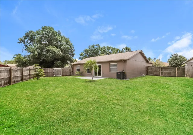 15th image of 1002 Pinehaven Ct, Brandon, FL 33511 | MLS# C7528272