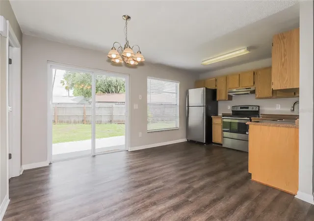 4th image of 1002 Pinehaven Ct, Brandon, FL 33511 | MLS# C7528272