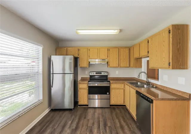 5th image of 1002 Pinehaven Ct, Brandon, FL 33511 | MLS# C7528272