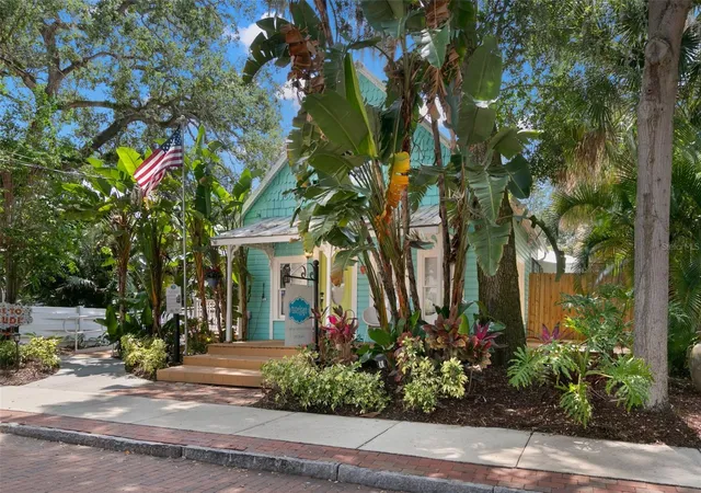 Photo 3 of Single family home for sale at 135 4th Avenue N, Safety Harbor, FL 34695 | MLS# TB8528153 | Listing updated on 2026-08-27