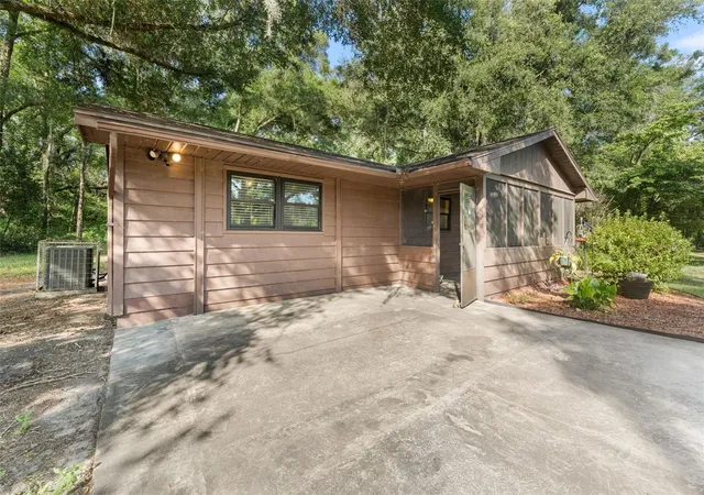 Homes for sale in Bell, FL | 79 Nw 55th Ave, Bell, FL 32619 | MLS# GC541879