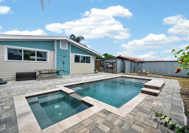 4th image of 2071 S Peninsula Dr, Daytona Beach, FL 32118 | MLS# V4950152