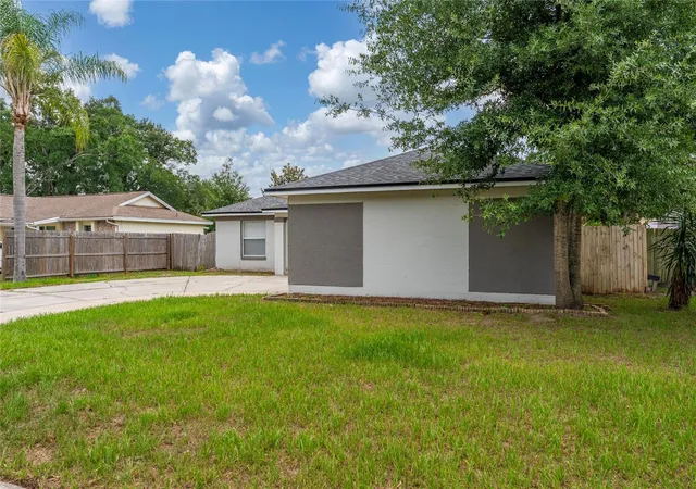Photo 2 of Single family home for sale at 631 Stanford Dr, Altamonte Springs, FL 32714 | MLS# O6424242 | Listing updated on 2026-10-01