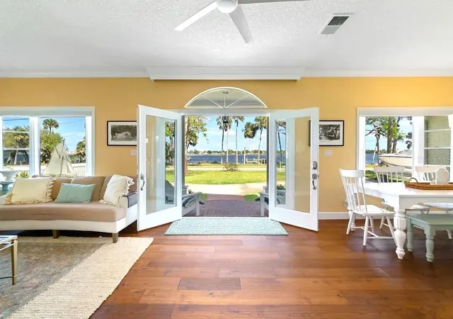 Photo 3 of Single family home for sale at 1426 Riverside Dr, Daytona Beach, FL 32117 | MLS# O6424243 | Listing updated on 2026-09-20