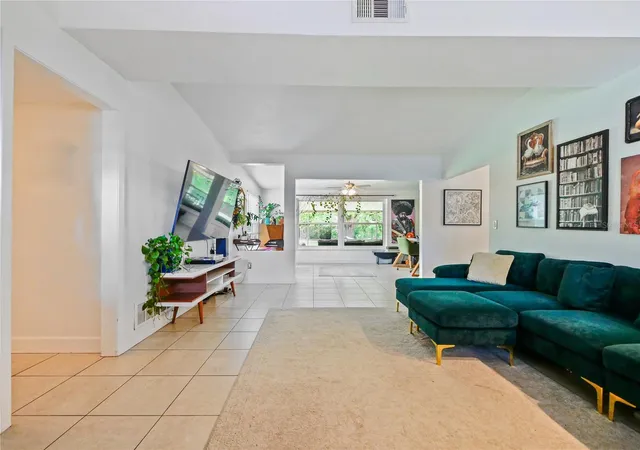 Photo 3 of Single family home for sale at 1006 Beatrice Dr, Orlando, FL 32810 | MLS# O6424245 | Listing updated on 2026-09-05
