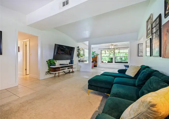 Photo 3 of Single family home for sale at 1006 Beatrice Dr, Orlando, FL 32810 | MLS# O6424245 | Listing updated on 2026-09-05