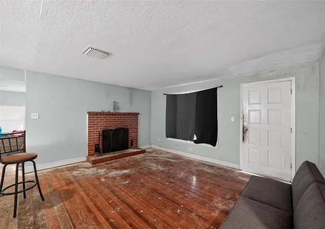 2nd image of 10109 Main St, Thonotosassa, FL 33592 | MLS# C7528280