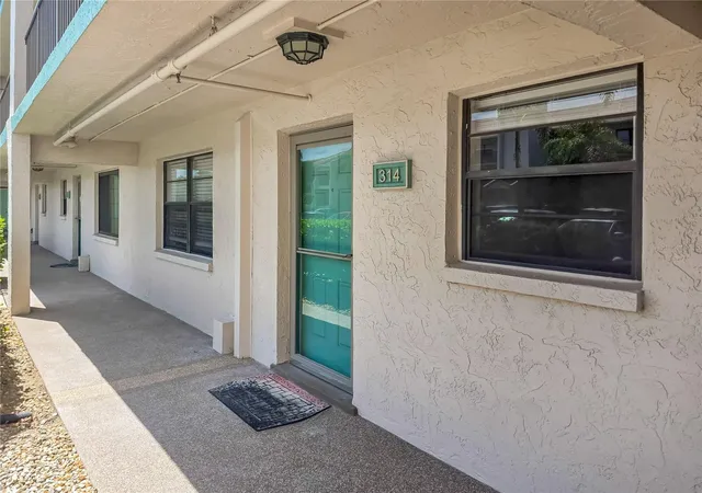 3rd image of 175 Kings Hwy #Bldg 3 UNIT 314, Punta Gorda, FL 33983 | MLS# C7528282