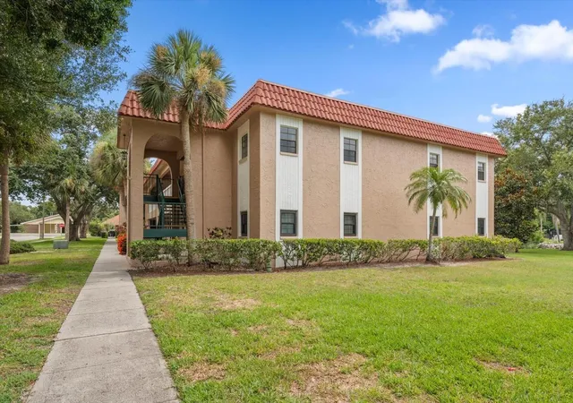 3rd image of 1750 Belleair Forest Dr #B8, Belleair, FL 33756 | MLS# TB8528200
