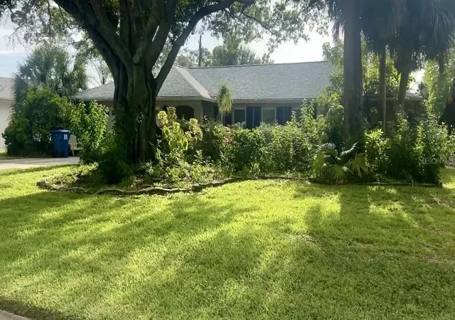 Photo 1 of Single family home for sale at 5230 Venetian Blvd Ne, Saint Petersburg, FL 33703 | MLS# TB8528202 | Listing updated on 2026-10-20