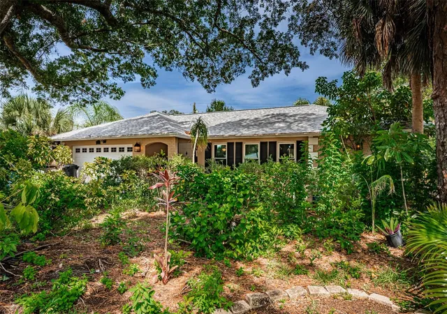 Photo 2 of Single family home for sale at 5230 Venetian Blvd Ne, Saint Petersburg, FL 33703 | MLS# TB8528202 | Listing updated on 2026-10-20