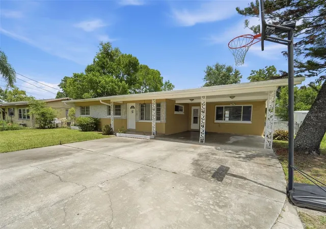 Photo 3 of Single family home for sale at 123 E Lake Mary Dr, Orlando, FL 32839 | MLS# O6424265 | Listing updated on 2026-08-09