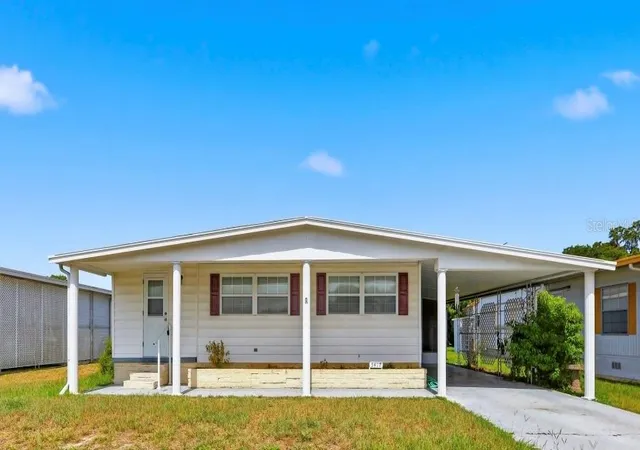 Photo 3 of Manufactured home for sale at 5417 Amanda St, Zephyrhills, FL 33542 | MLS# TB8528218 | Listing updated on 2026-09-08