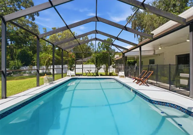 Photo 2 of Single family home for sale at 16909 Rolling Rock Dr, Tampa, FL 33618 | MLS# TB8528226 | Listing updated on 2026-09-05