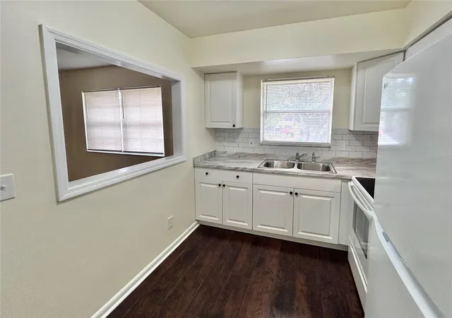Listing Photo 4 - Condo for sale in building located at 4455 38Th Ter N, ST PETERSBURG, FL 33714 - Unit #B12